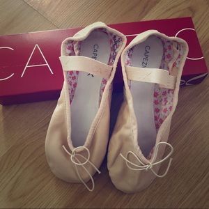 NWT! Capezio Ballet Slippers 🎀